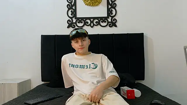 Snapshot of LunayDream chatting on 06.13.26 LunayDream online show from 06.13.26