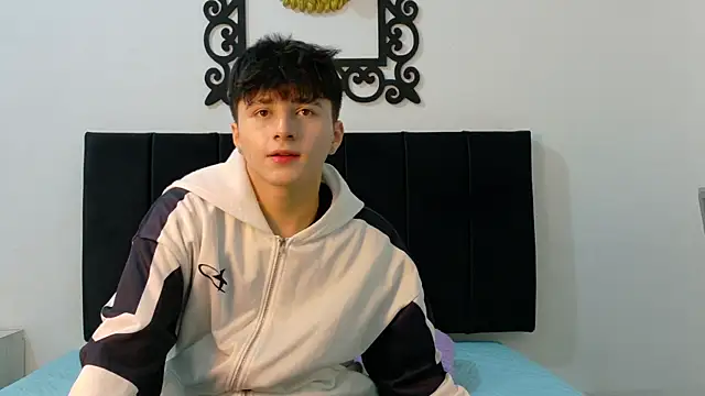 Snapshot of LunayDream chatting on 06.26.26 LunayDream online show from 06.26.26