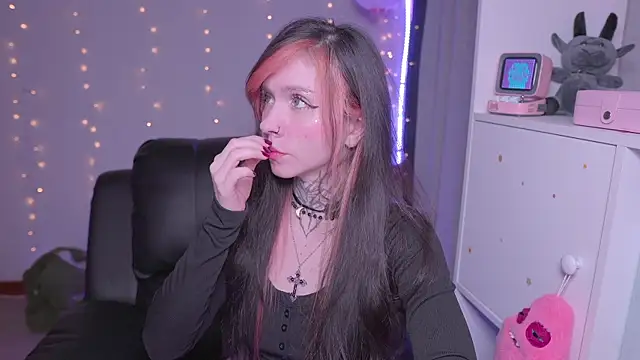 Snapshot of -VKatt chatting on 06.18.26 -VKatt online show from 06.18.26