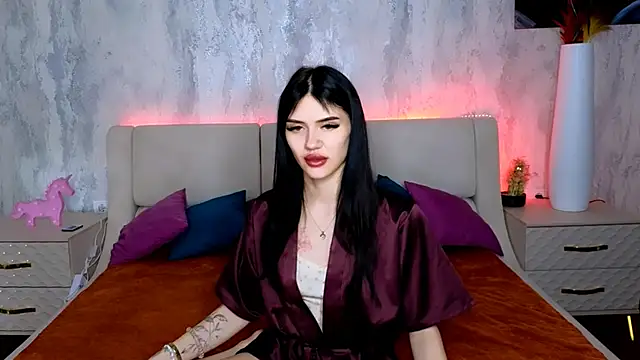 Holly Beck online show from 05.25.26