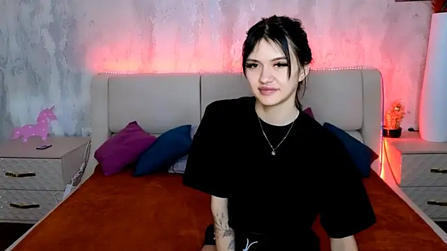 Holly Beck online show from 06.08.26