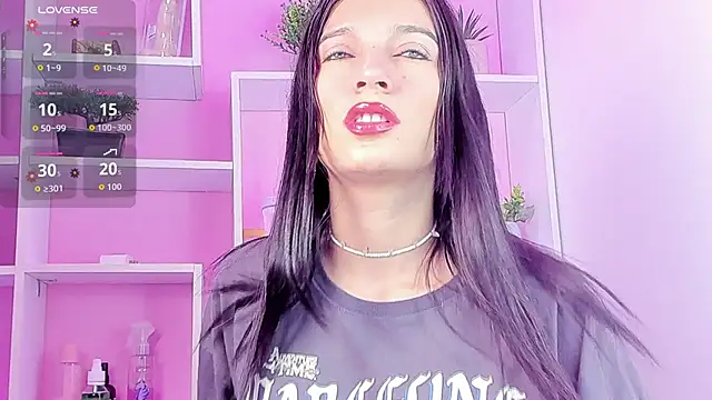 Snapshot of MilaWhitte chatting on 06.15.26 MilaWhitte online show from 06.15.26