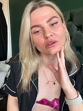 kinkykitty21 online show from 04.22.26