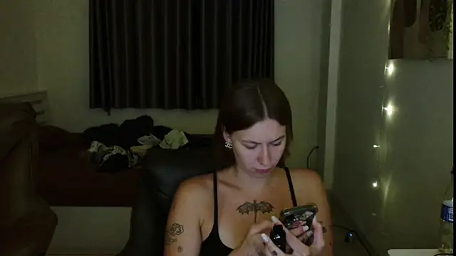 Snapshot of JuicyErika chatting on 07.06.26 JuicyErika online show from 07.06.26
