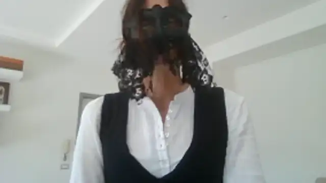 Snapshot of HelenTiAscolta chatting on 04.27.26 HelenTiAscolta online show from 04.27.26