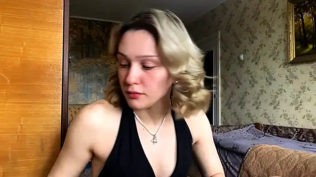 Snapshot of AlisiaStreitmatter chatting on 05.29.26 AlisiaStreitmatter online show from 05.29.26