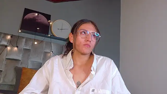 Snapshot of LiaaMoretti__ chatting on 05.16.26 LiaaMoretti online show from 05.16.26