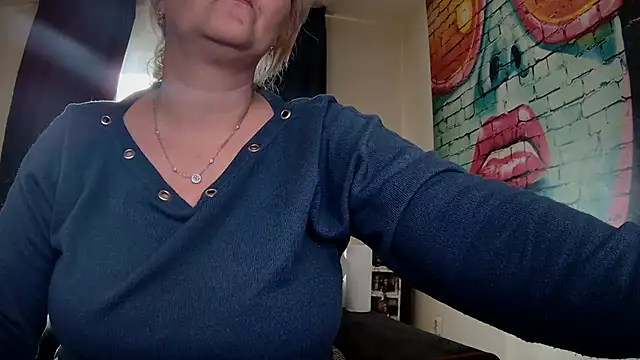 Divineblond online show from 01.29.25