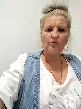 Divineblond online show from 10.28.25