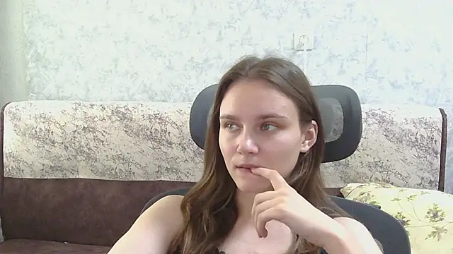Snapshot of DolcezzaCream chatting on 07.28.26 DolcezzaCream online show from 07.28.26