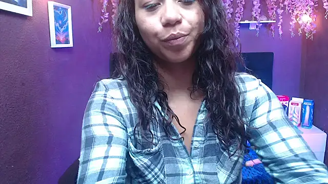 Snapshot of monik299 chatting on 04.27.26 monik299 online show from 04.27.26