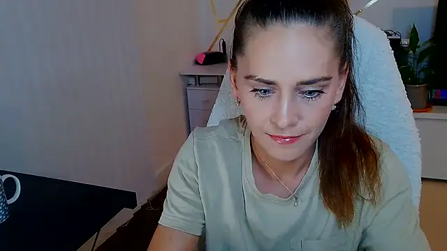 Snapshot of khalessi13 chatting on 06.27.26 khalessi13 online show from 06.27.26