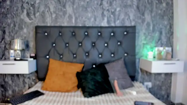Zoedeleon online show from 06.15.26