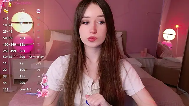 Snapshot of AliceLidelle chatting on 06.17.26 AliceLidelle online show from 06.17.26