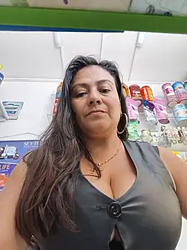 Snapshot of roxana_sexy_2026 chatting on 06.27.26 roxana sexy 2026 online show from 06.27.26
