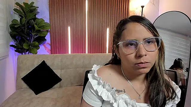 Sharon rhodes  online show from 04.26.26