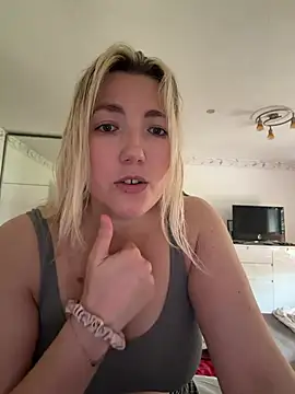 LaurasStar online show from 05.10.26
