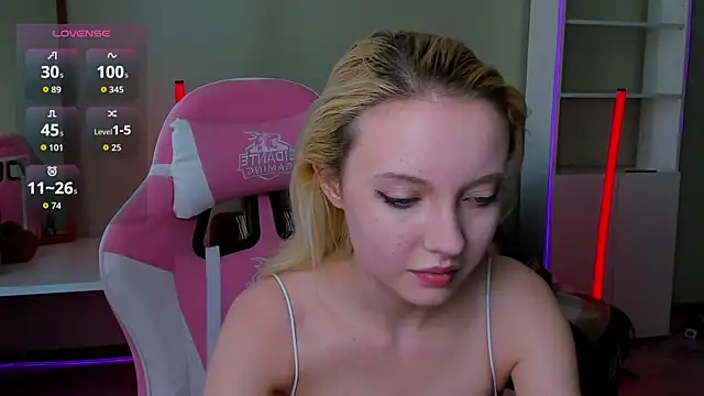 Snapshot of _CloudNine_ chatting on 06.19.26 CloudNine online show from 06.19.26