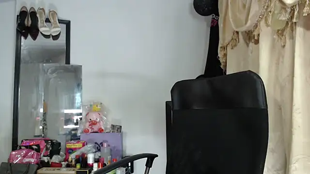 Snapshot of nadia__abaud chatting on 07.17.26 nadia abaud online show from 07.17.26