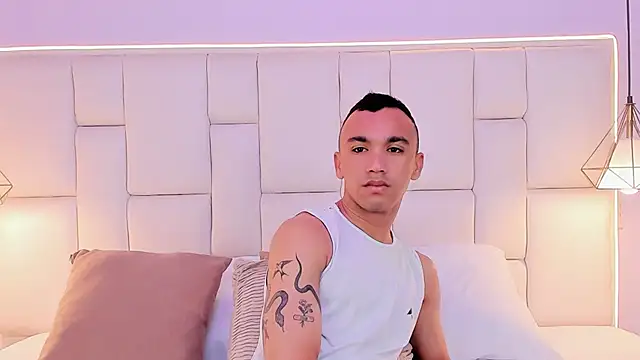 AndresSolorzano1 online show from 05.15.26