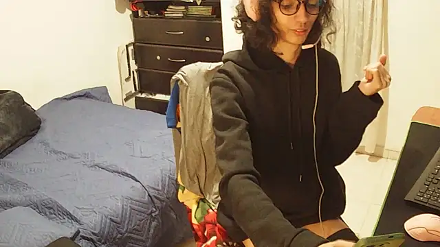hxxyro1 online show from 05.01.26