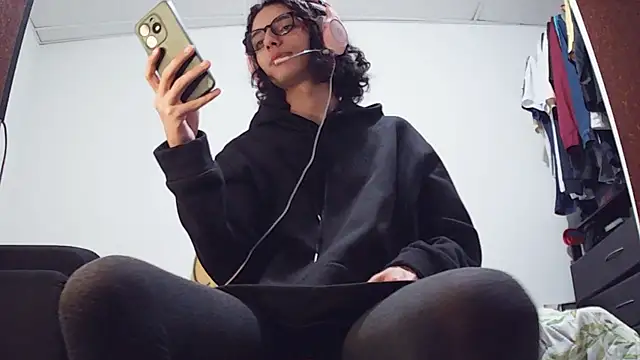 hxxyro1 online show from 05.13.26