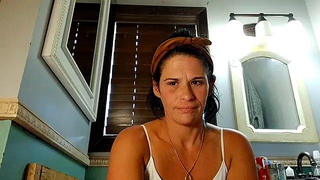 Snapshot of Vanessa_Valentine chatting on 05.18.26 Vanessa Valentine online show from 05.18.26