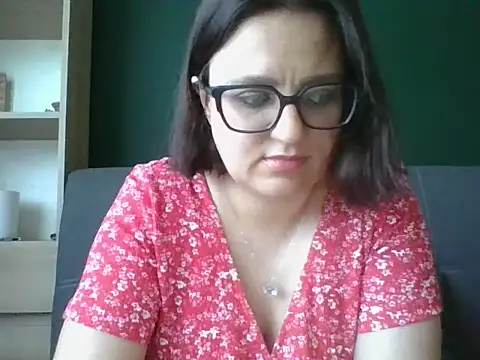 Snapshot of sensual_paris chatting on 06.19.26 sensual paris online show from 06.19.26