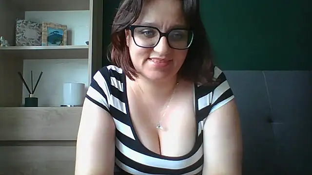 Snapshot of sensual_paris chatting on 07.14.26 sensual paris online show from 07.14.26