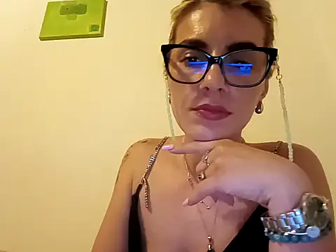 Snapshot of Goddess-Anne chatting on 06.09.26 Goddess-Anne online show from 06.09.26