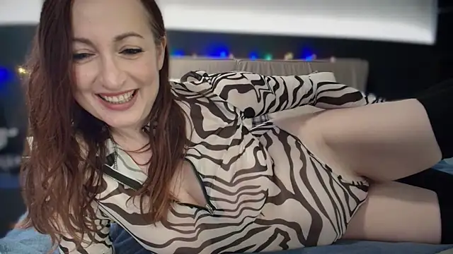 Snapshot of Peachy_ chatting on 02.07.25 Peachy online show from 02.07.25