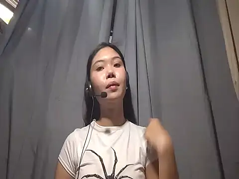 Snapshot of RegenaKhanponaphan chatting on 05.05.26 RegenaKhanponaphan online show from 05.05.26