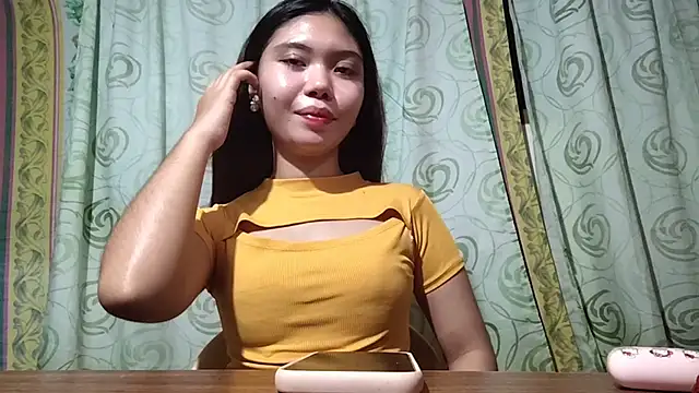 Snapshot of RegenaKhanponaphan chatting on 05.13.26 RegenaKhanponaphan online show from 05.13.26