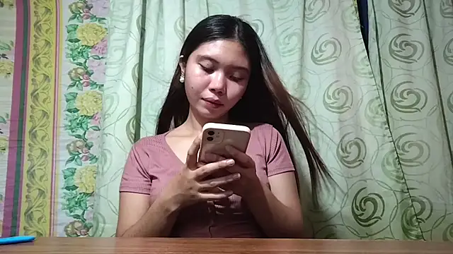 Snapshot of RegenaKhanponaphan chatting on 05.21.26 RegenaKhanponaphan online show from 05.21.26