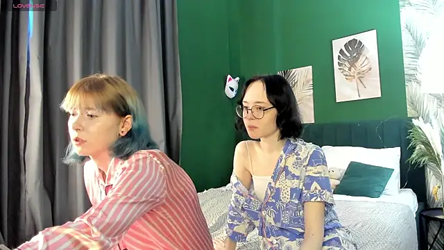 Lilac-Muse online show from 05.18.26