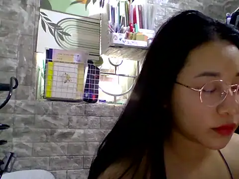 Snapshot of SaphiaZin chatting on 05.06.26 SaphiaZin online show from 05.06.26