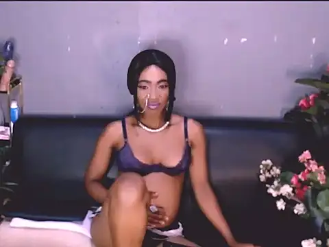 LolaSavageXO online show from 05.15.26