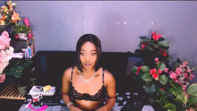 LolaSavageXO online show from 05.22.26