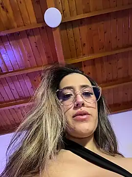 Snapshot of RenataVelasquez chatting on 06.30.26 RenataVelasquez online show from 06.30.26