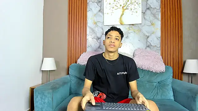 LOVE GUYS1 online show from 05.20.26
