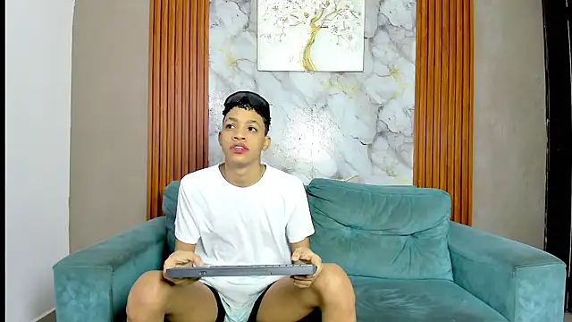 LOVE GUYS1 online show from 05.27.26