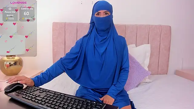 Snapshot of DinaNoor chatting on 05.05.26 DinaNoor online show from 05.05.26