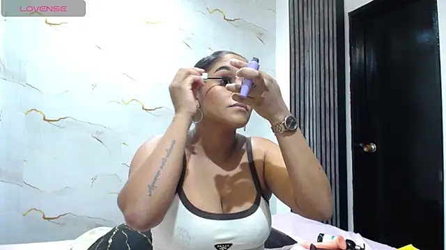 Snapshot of Liaa_cams chatting on 06.28.26 Liaa cams online show from 06.28.26