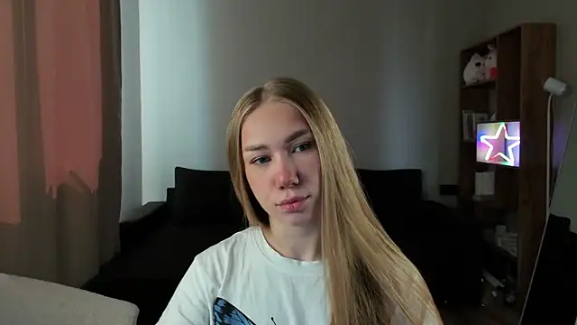 Snapshot of AnnaAlexArti chatting on 06.02.26 AnnaAlexArti online show from 06.02.26
