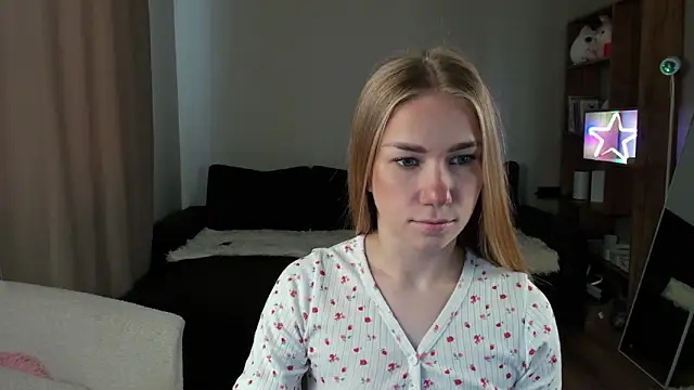 Snapshot of AnnaAlexArti chatting on 06.05.26 AnnaAlexArti online show from 06.05.26