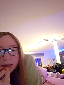 Snapshot of Freaky-Doll chatting on 06.02.26 Freaky-Doll online show from 06.02.26