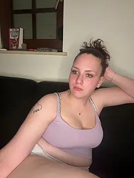 Snapshot of CuteBeaX chatting on 06.18.26 CuteBeaX online show from 06.18.26