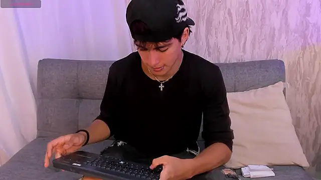 Liam Grayson  online show from 05.08.26