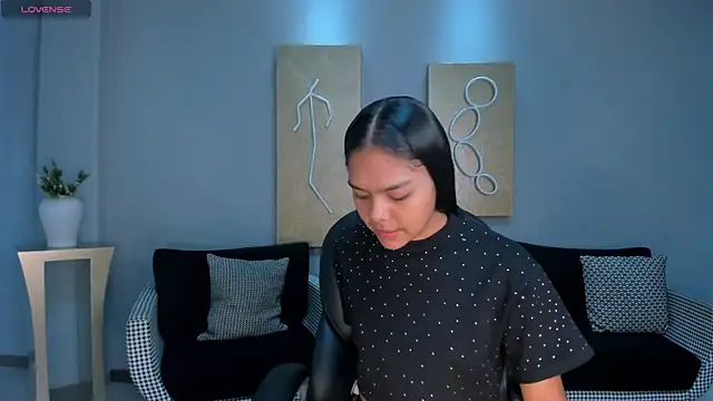 Snapshot of SaphiraJames chatting on 06.17.26 SaphiraJames online show from 06.17.26