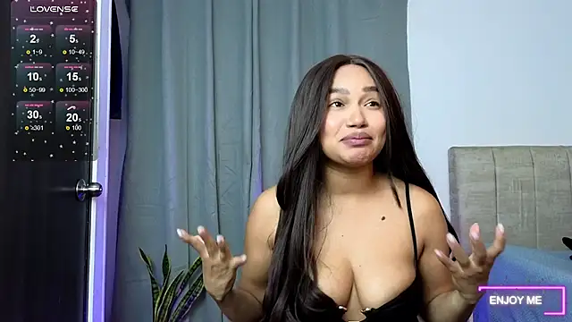 Snapshot of megangil_ chatting on 07.12.26 megangil online show from 07.12.26